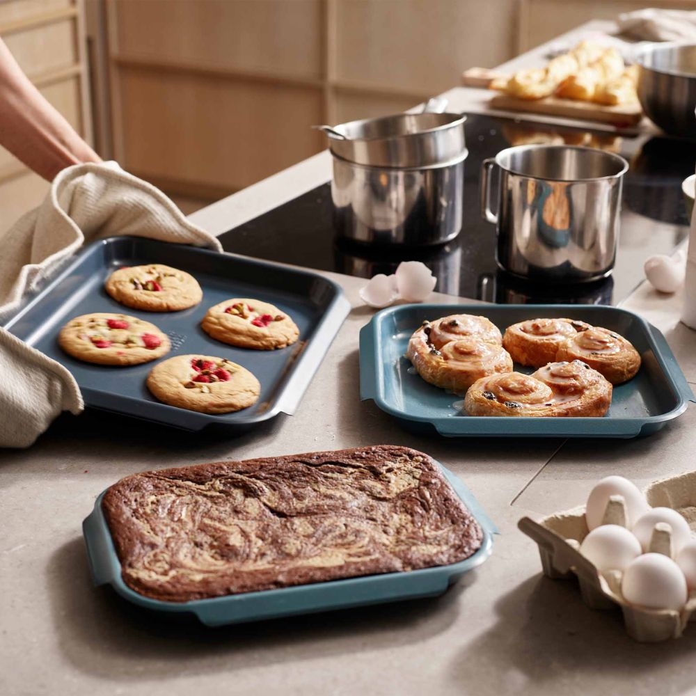 Joseph Joseph Nest™ Bake Non-Stick 3-piece Blue Baking Tray Set