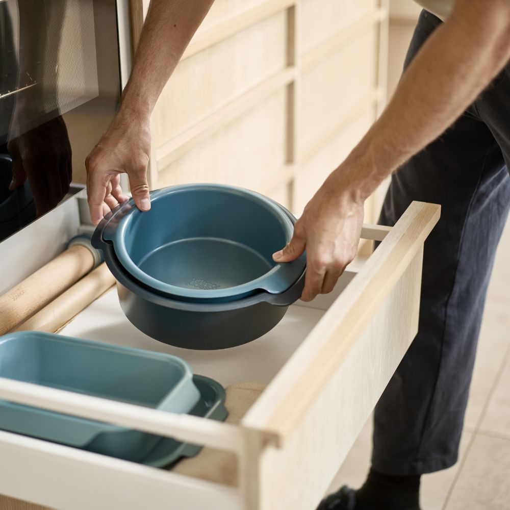 Joseph Joseph Nest™ Bake Non-Stick 2-piece Blue Round Cake Tin Set