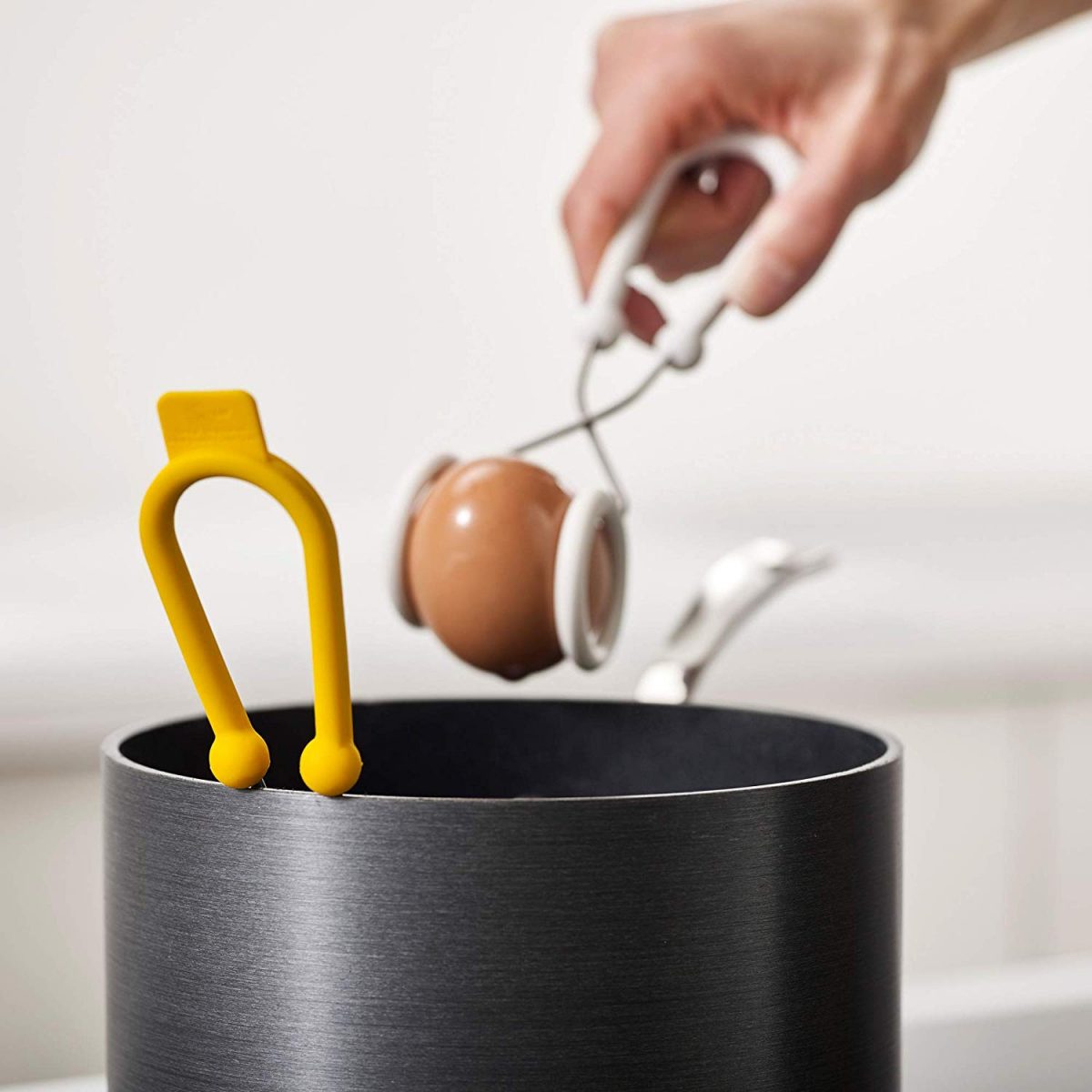 Joseph Joseph O Egg Boiling Tongs, 2-piece, White/Yellow