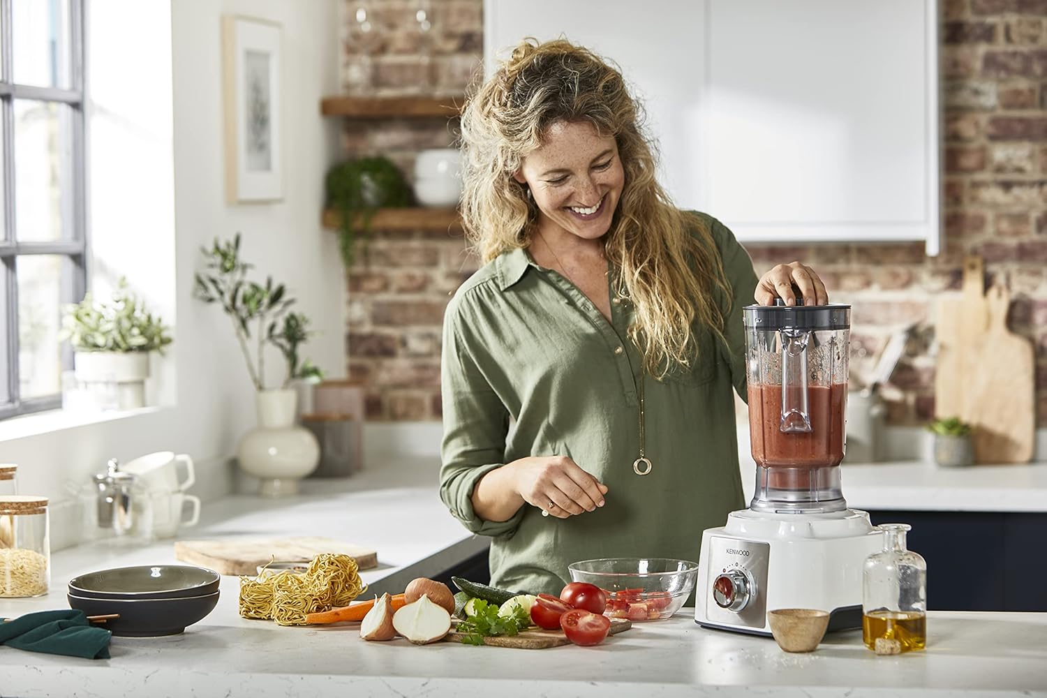 Kenwood Food Processor 1000W Multi-Functional With 3L Bowl, 2 Stainless Steel Disks, Blender, Grinder Mill, Whisk, Dough Maker Fdp65.400Wh White