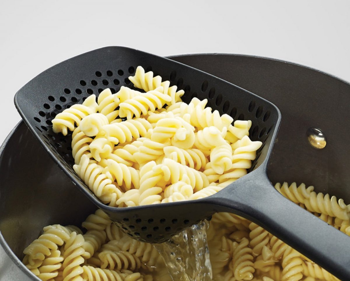 Joseph Joseph Scoop™ Plus Colander Black