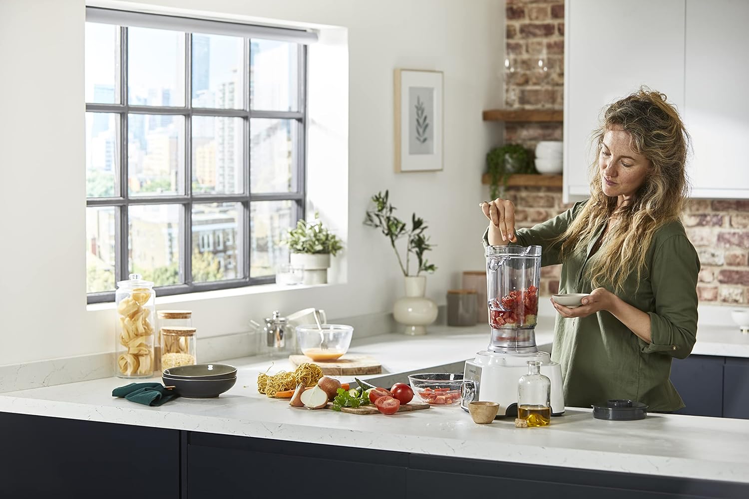 Kenwood Food Processor 1000W Multi-Functional With 3L Bowl, 2 Stainless Steel Disks, Blender, Grinder Mill, Whisk, Dough Maker Fdp65.400Wh White