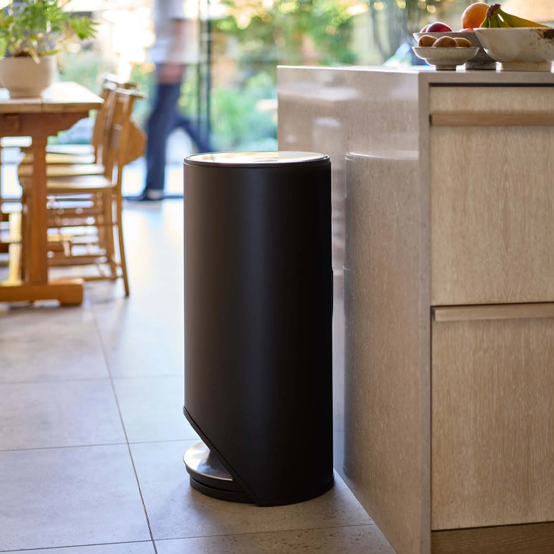 Joseph Joseph Arc™ 30L Easy-push Matt Black Pedal Bin